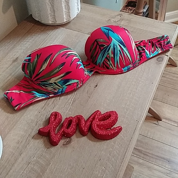 Victoria's Secret Pink Red Strapless Push-up Bra. Size 32D - Picture 13 of 17